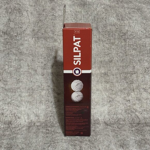 Silpat Quarter size (Jelly Roll) Baking Mat 8 1/4" x 11 3/4" AE295205 - Picture 2 of 6